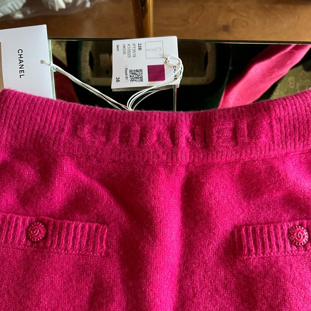 SOLD NWT AUTHENTIC CHANEL 22B knitted Fuchsia Skirt size 36 - Picture 7 of 9